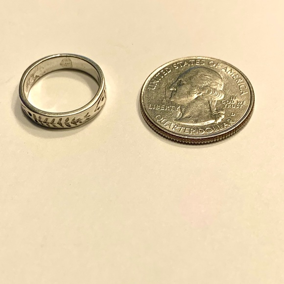 Vintage Native Hand Stamped Sterling Silver Band Ring - Picture 4 of 6